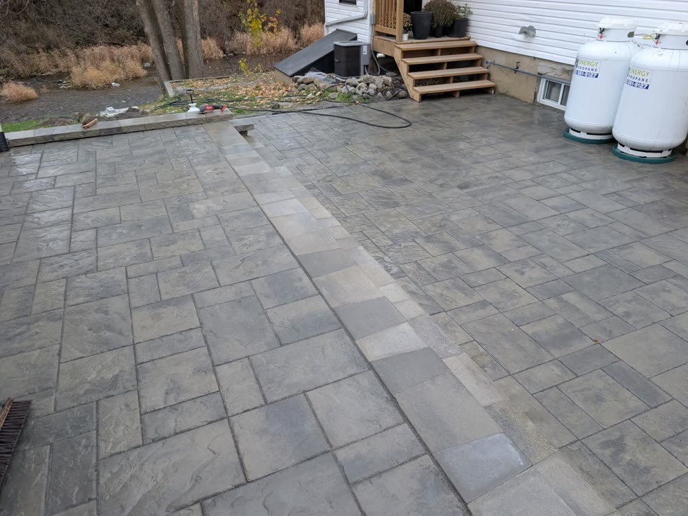 Interlock patio laid out with a contrasting border band